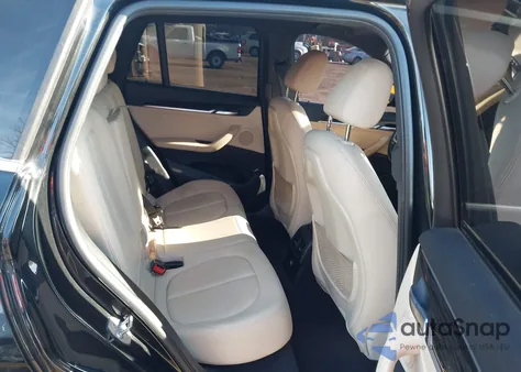 2018 BMW X1 xDrive28I z USA, uszkodzony, nr VIN WBXHT3C39J5L26260